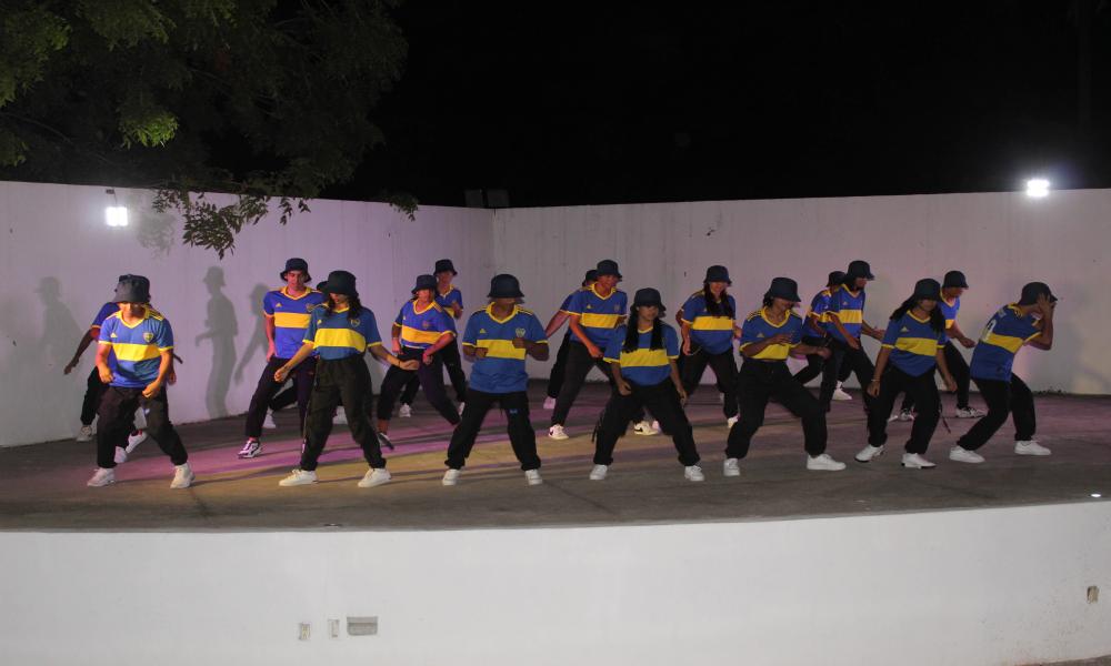 Espectacular participación de universitarios bailando por Corazón de Niña de Puerto Vallarta