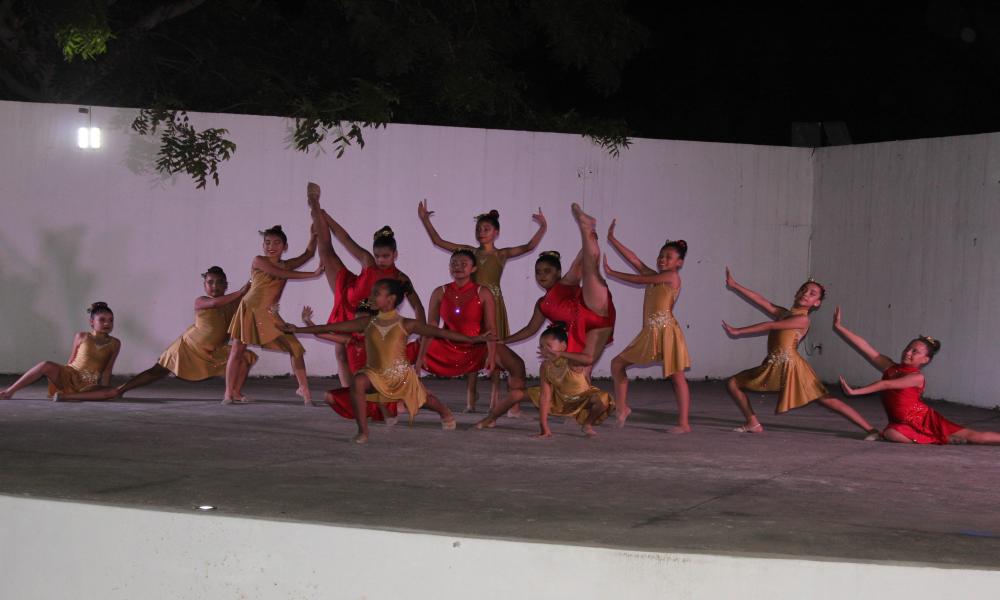 Espectacular participación de universitarios bailando por Corazón de Niña de Puerto Vallarta