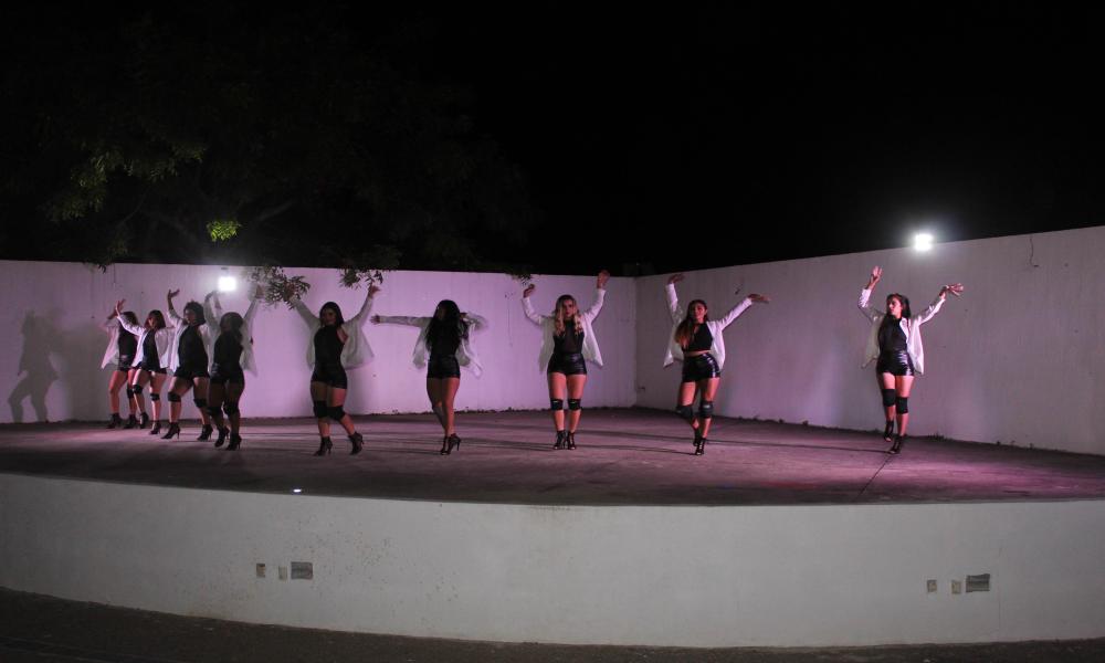 Espectacular participación de universitarios bailando por Corazón de Niña de Puerto Vallarta