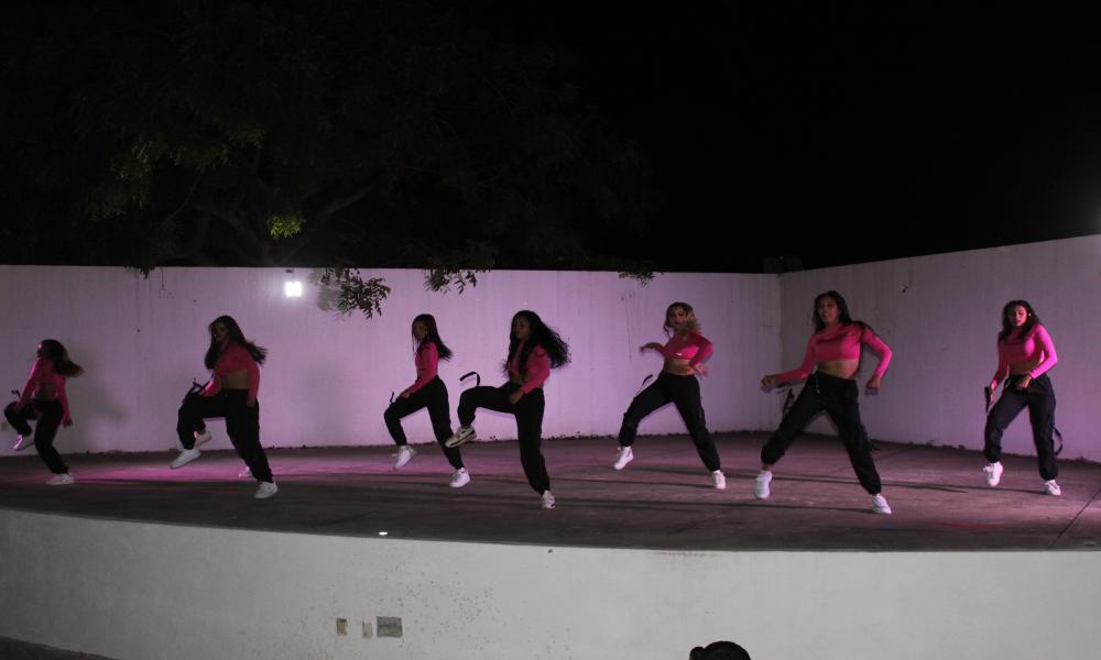 Espectacular participación de universitarios bailando por Corazón de Niña de Puerto Vallarta