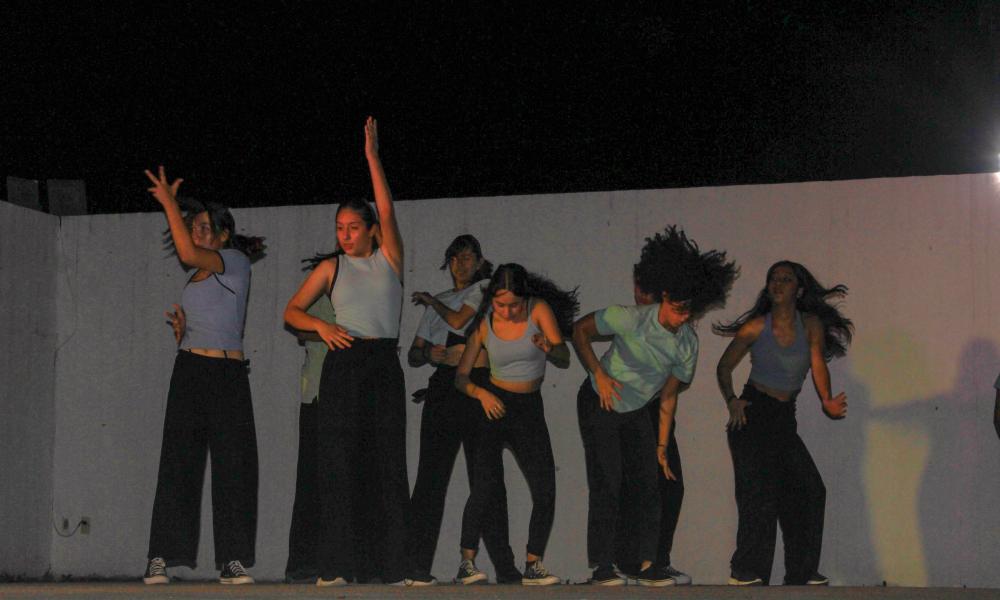 Espectacular participación de universitarios bailando por Corazón de Niña de Puerto Vallarta
