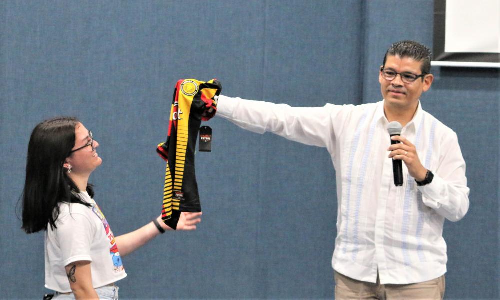 “A través de las Universidades se deben promover políticas públicas en el deporte” Dr. Flores Allende