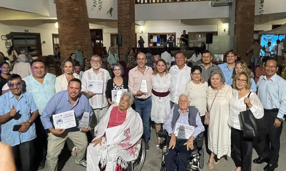 El Gobierno de Puerto Vallarta reconoció con el Mérito Académico al Dr. Jorge Téllez López