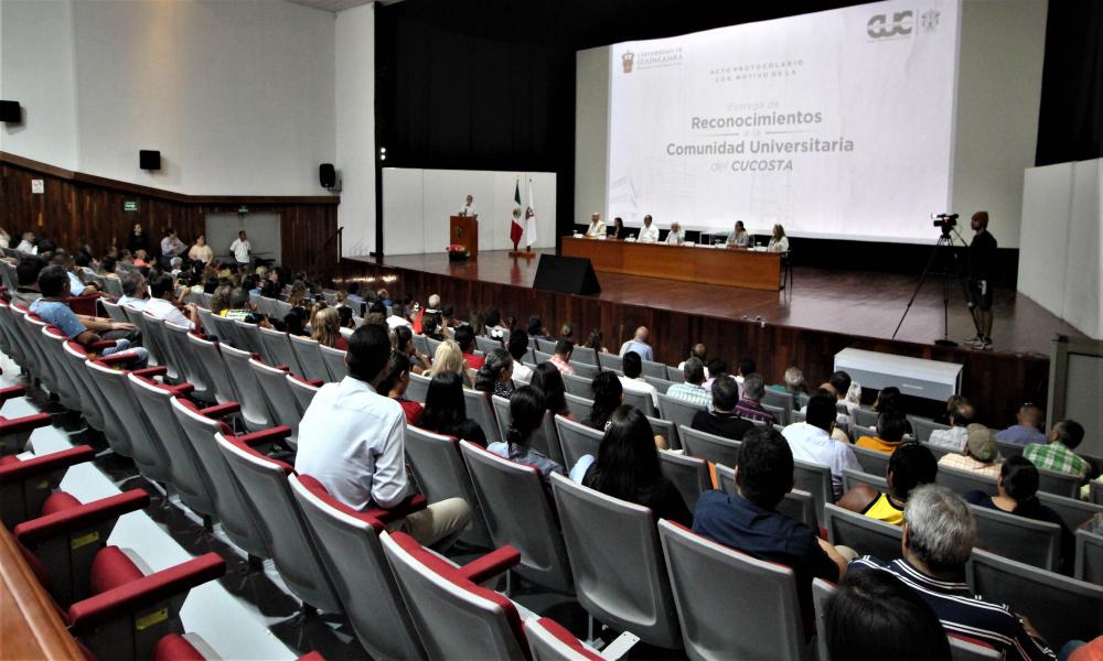 Reconocen la entrega y dedicación de la comunidad universitaria del CUCosta