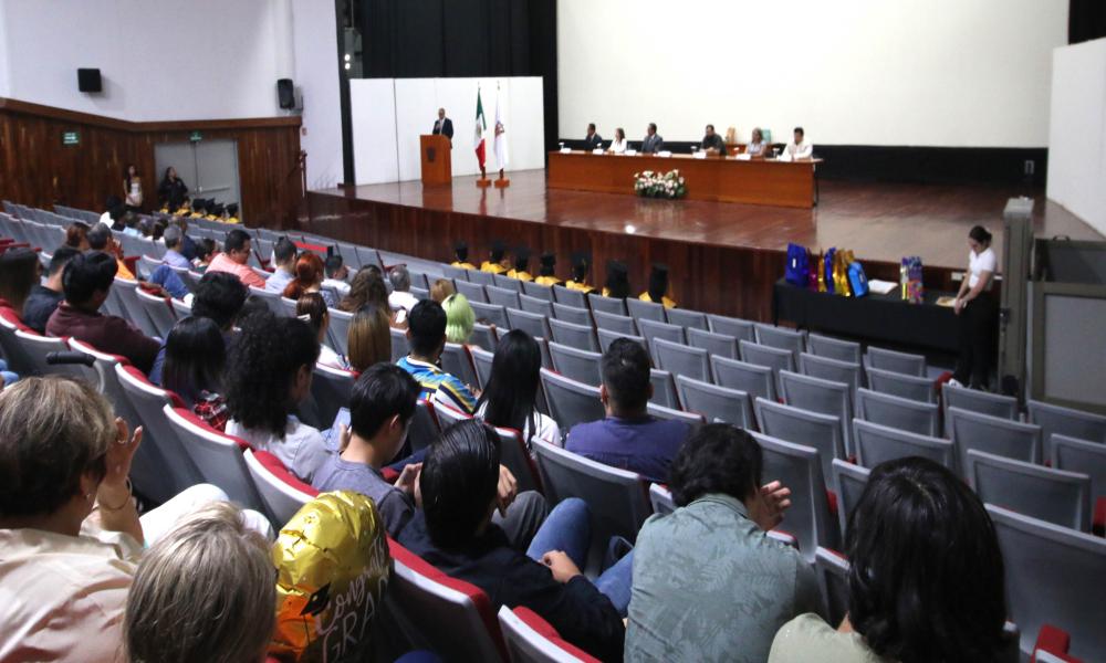 Doble Graduación en CUCosta con los ingenieros en Telemática y Videojuegos