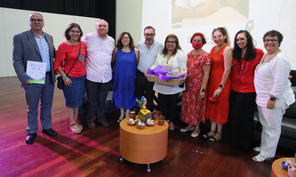Universitarios, amigos y familiares rinden emotivo homenaje póstumo al Dr. Carlos Virgen Aguilar