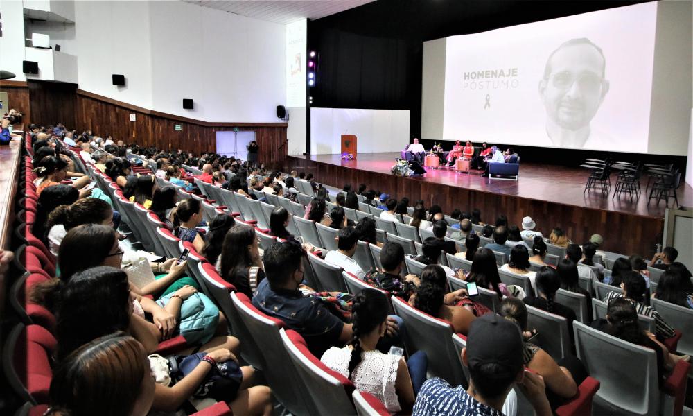 Universitarios, amigos y familiares rinden emotivo homenaje póstumo al Dr. Carlos Virgen Aguilar
