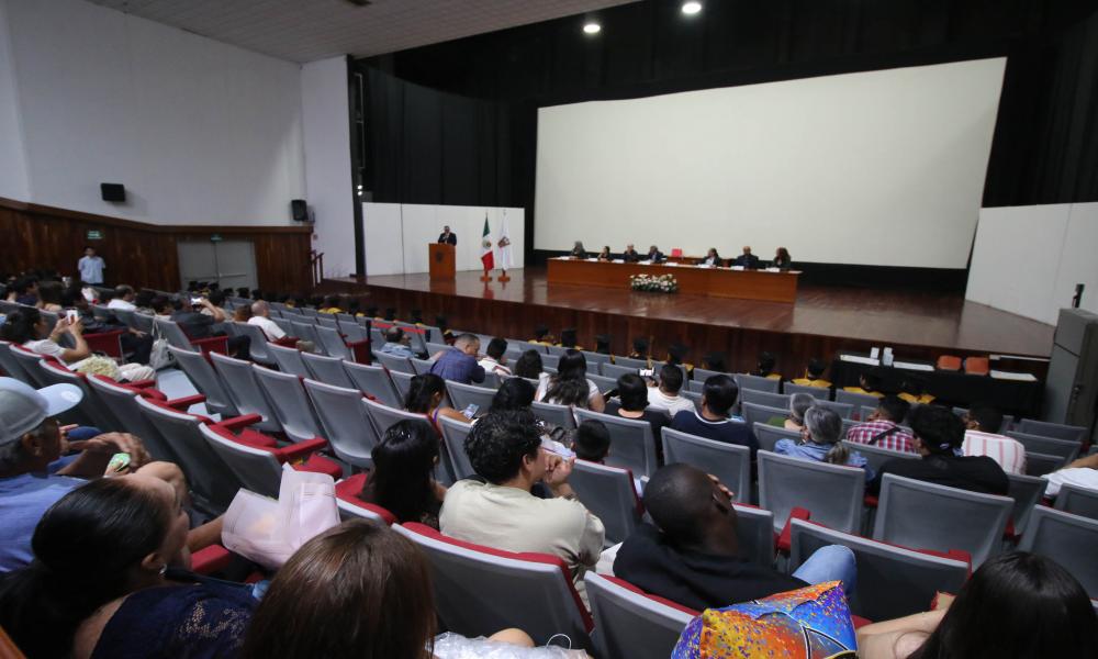 Se realiza en CUCosta triple graduación con grandes satisfacciones