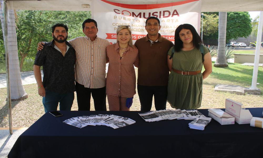 Se realiza el izamiento de la bandera LGBTIQ+ en CUCosta