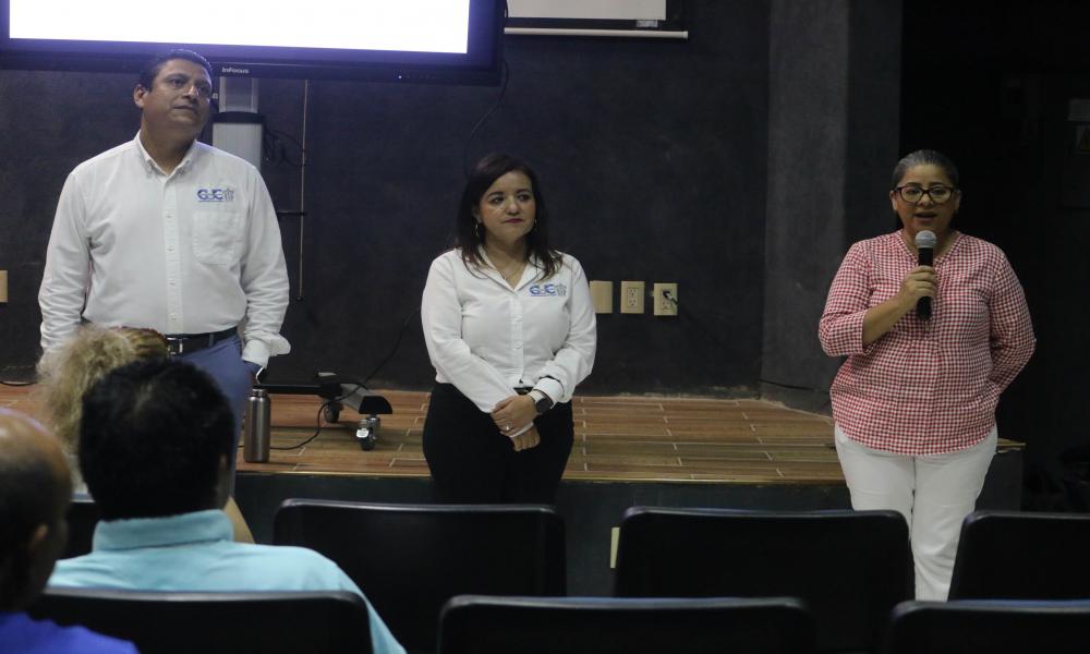 Se reúnen padres de familia y directivos de la carrera en Ingeniería en Telemática