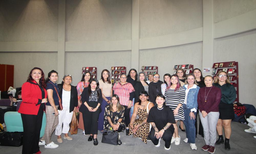 La Dra. Ciria Salazar, Profesora Investigadora de la Universidad de Colima presentó su ponencia “Mujeres en STEAM”