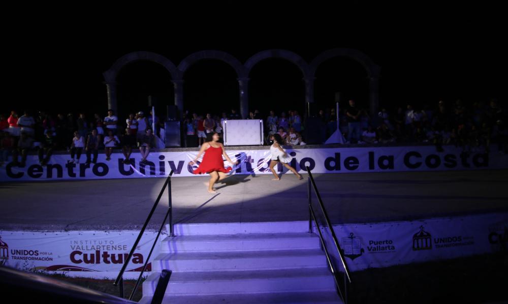 Espectacular cierre del 12° Festival de Danza CUCosta