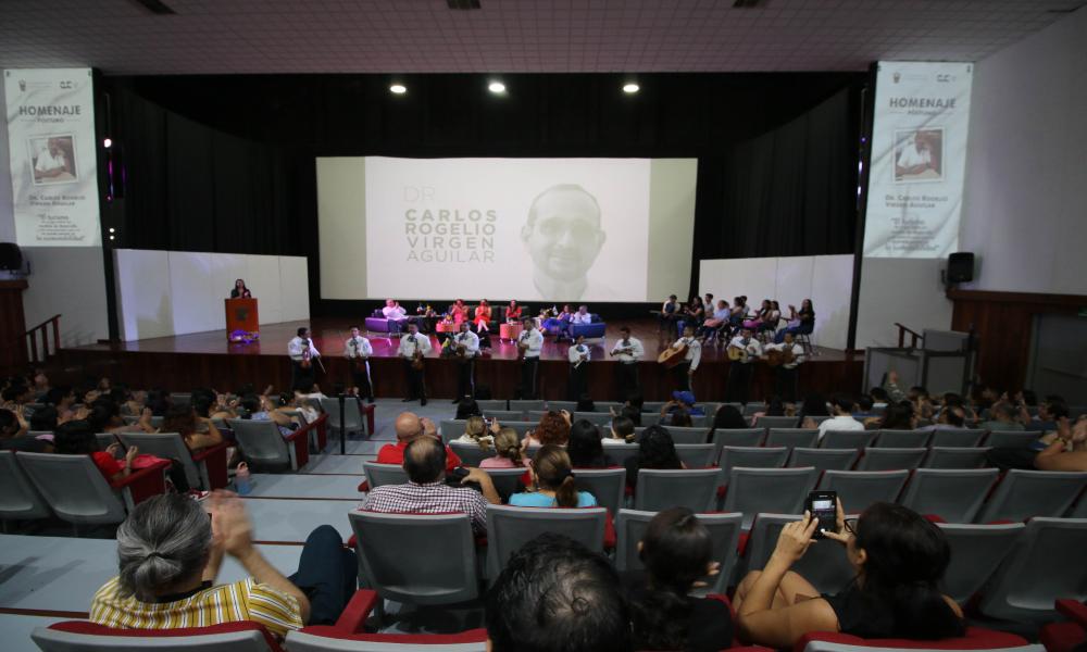 Universitarios, amigos y familiares rinden emotivo homenaje póstumo al Dr. Carlos Virgen Aguilar