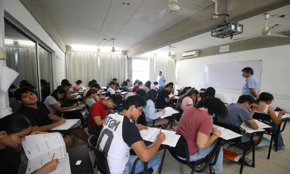2,268 aspirantes presentaron examen de admisión en CUCosta, logrando asistencia del 94.42%