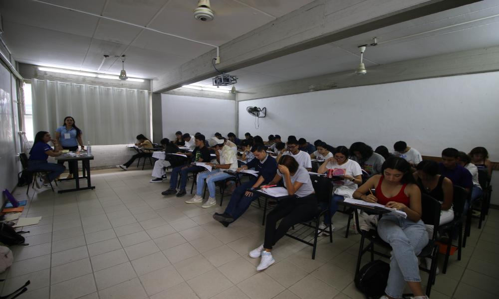 2,268 aspirantes presentaron examen de admisión en CUCosta, logrando asistencia del 94.42%