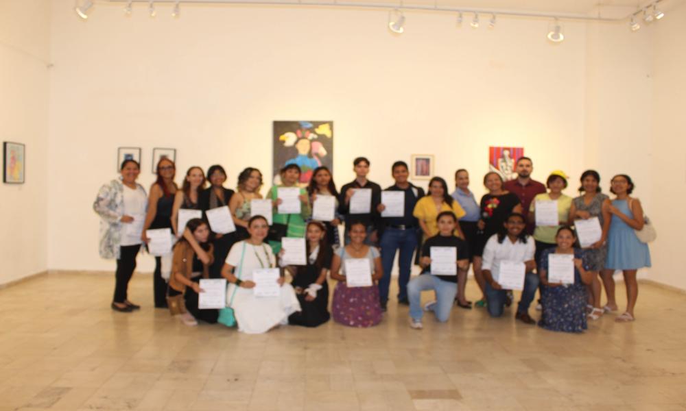 Muestran estudiantes sus obras de arte en “Sinergía”