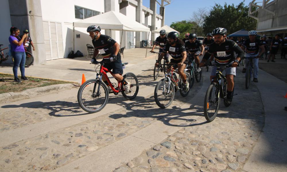 Rugen 130 universitarios en el Primer Duatlón realizado en CUCosta