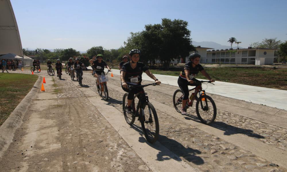 Rugen 130 universitarios en el Primer Duatlón realizado en CUCosta