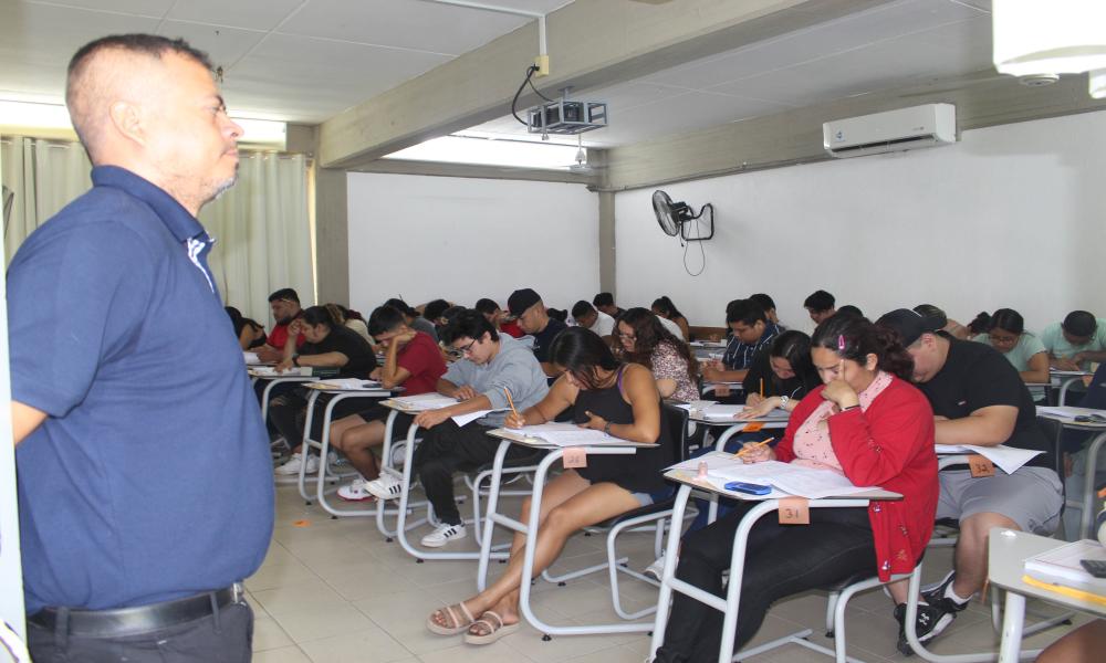 Presentaron 585 sustentantes examen EGEL para titularse