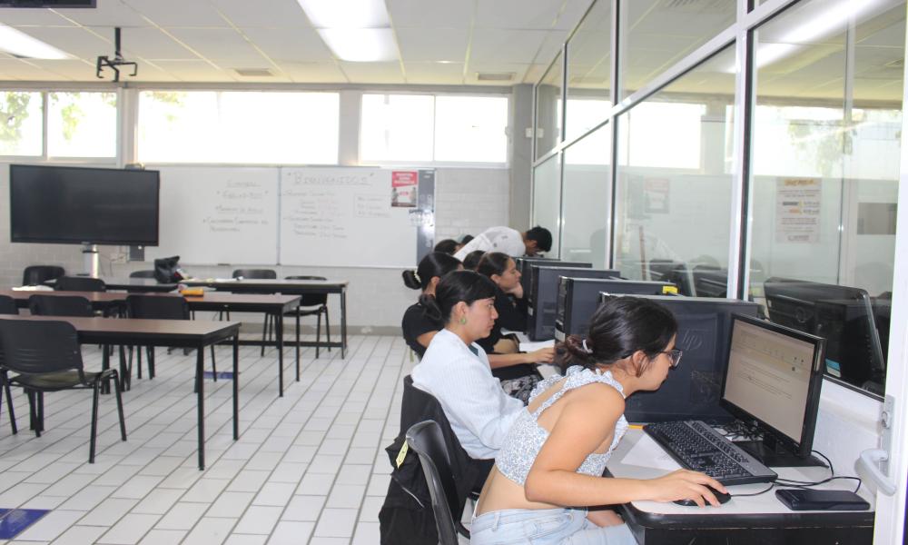 Presentaron 585 sustentantes examen EGEL para titularse