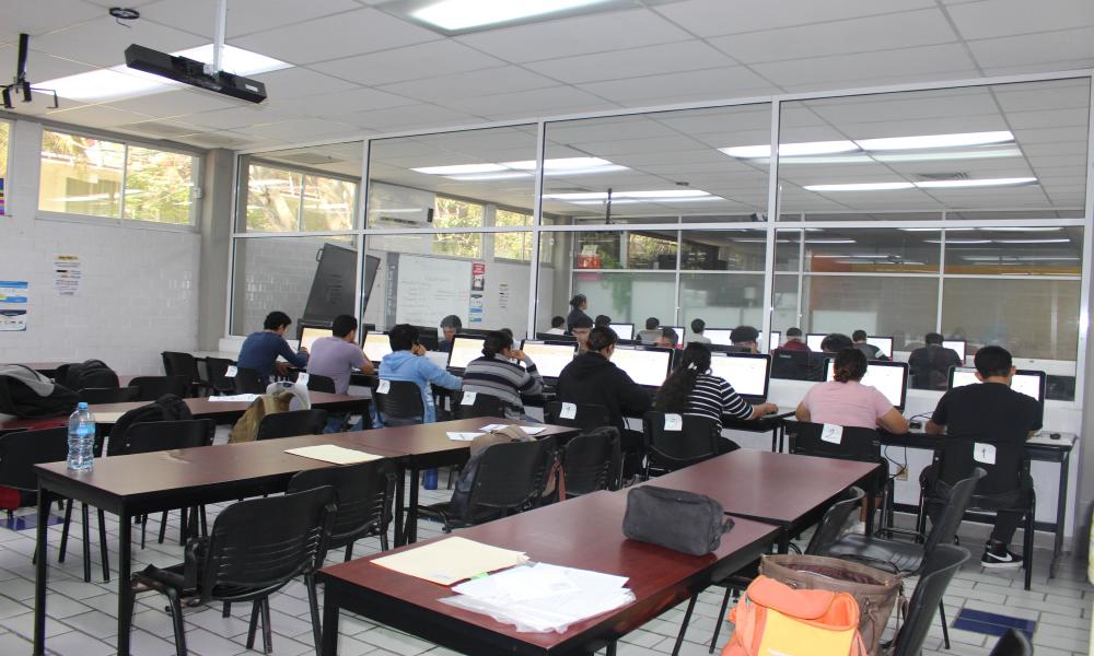 Presentaron 585 sustentantes examen EGEL para titularse