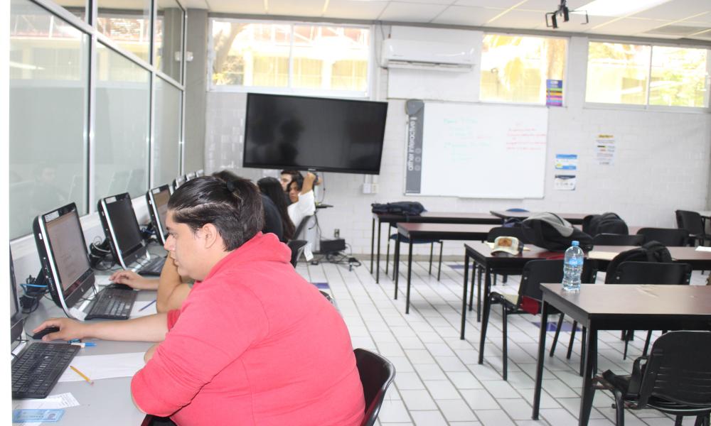 Presentaron 585 sustentantes examen EGEL para titularse