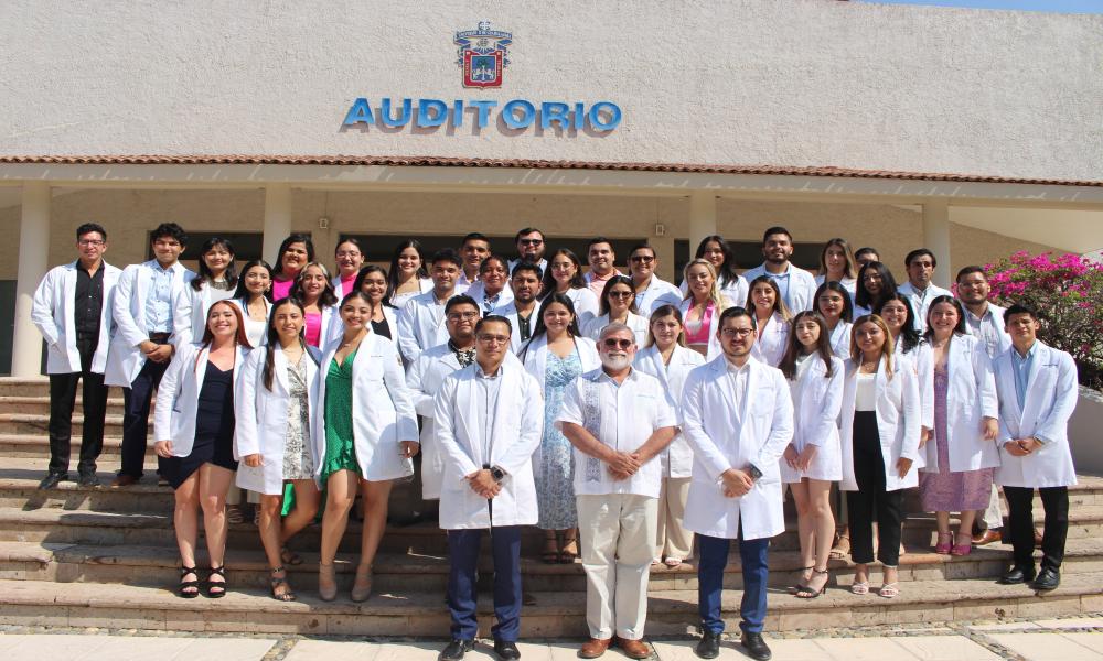 Emotiva ceremonia de “Imposición de Batas” a estudiantes de Medicina