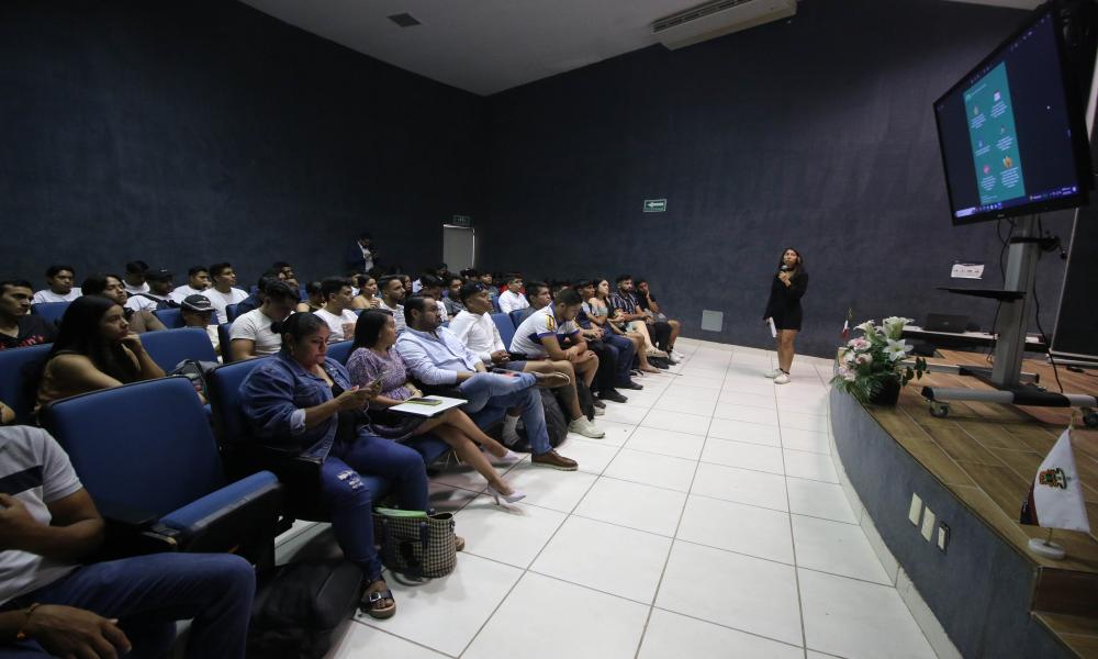 Estudiantes presentan 15 productos académicos y proyectos de investigación