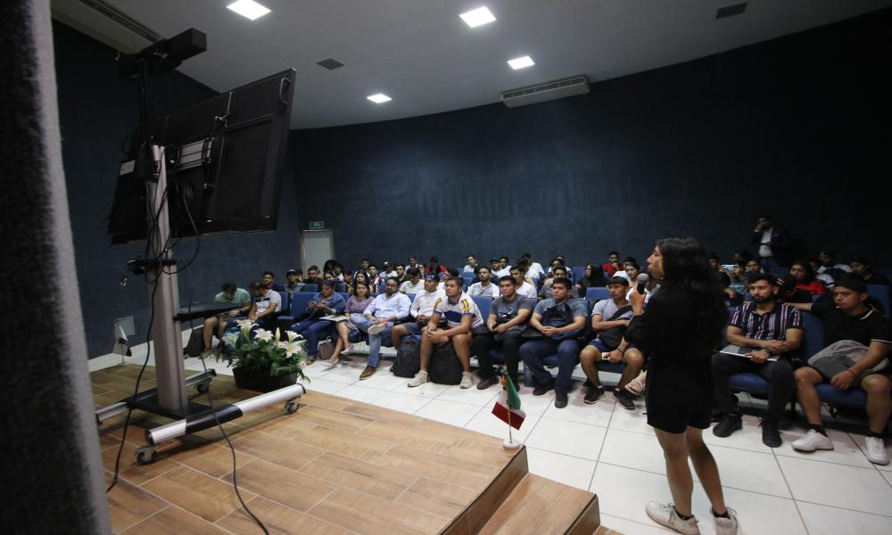 Estudiantes presentan 15 productos académicos y proyectos de investigación