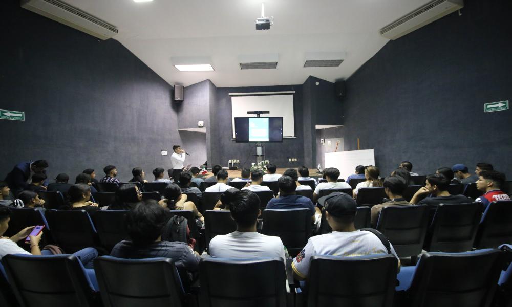 Estudiantes presentan 15 productos académicos y proyectos de investigación