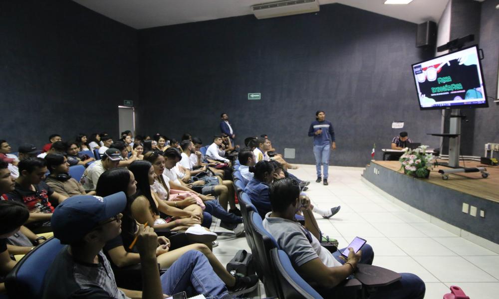 Estudiantes presentan 15 productos académicos y proyectos de investigación