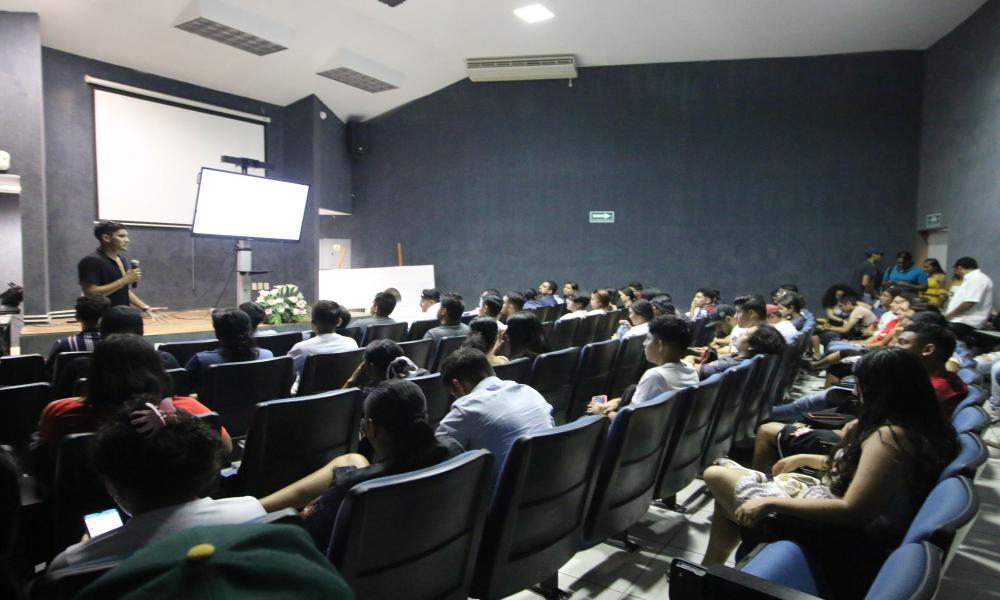 Estudiantes presentan 15 productos académicos y proyectos de investigación