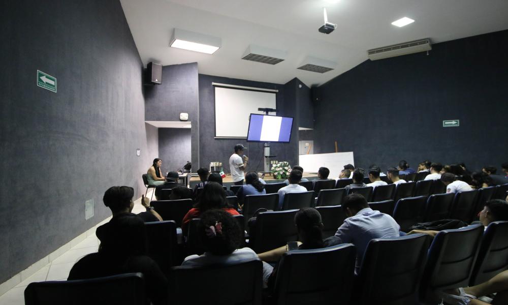 Estudiantes presentan 15 productos académicos y proyectos de investigación