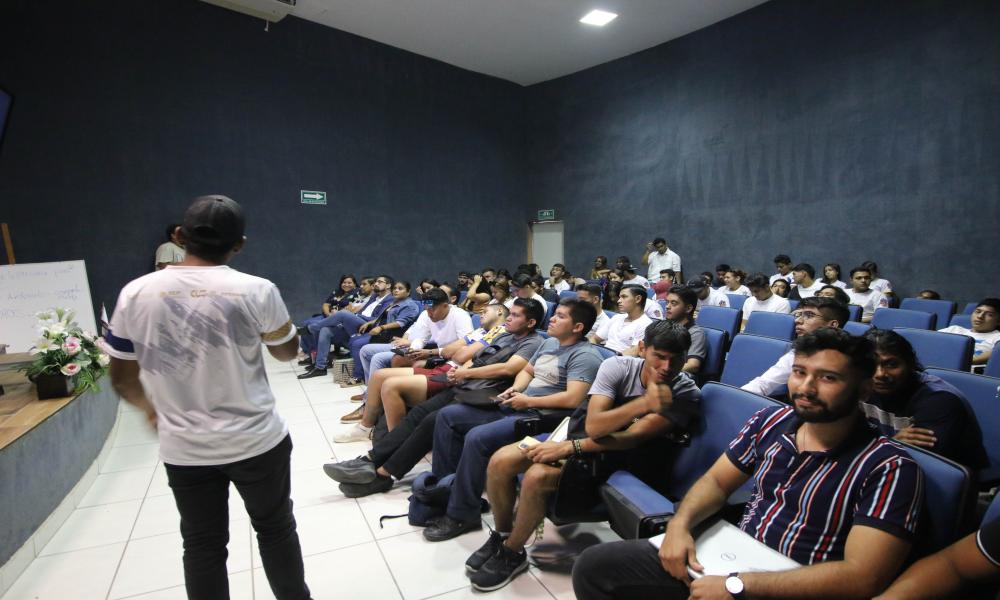 Estudiantes presentan 15 productos académicos y proyectos de investigación