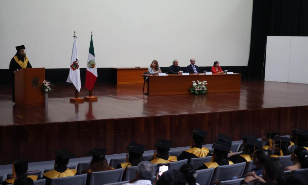 Egresaron 49 estudiantes de la XLI Generación de la Lic. en Arquitectura “Dr. Jorge Ignacio Chavoya Gama”