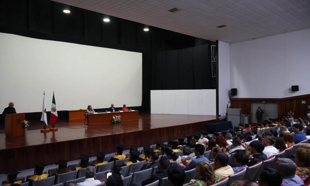 Egresaron 49 estudiantes de la XLI Generación de la Lic. en Arquitectura “Dr. Jorge Ignacio Chavoya Gama”