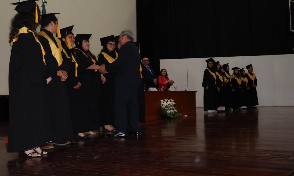 Egresaron 49 estudiantes de la XLI Generación de la Lic. en Arquitectura “Dr. Jorge Ignacio Chavoya Gama”