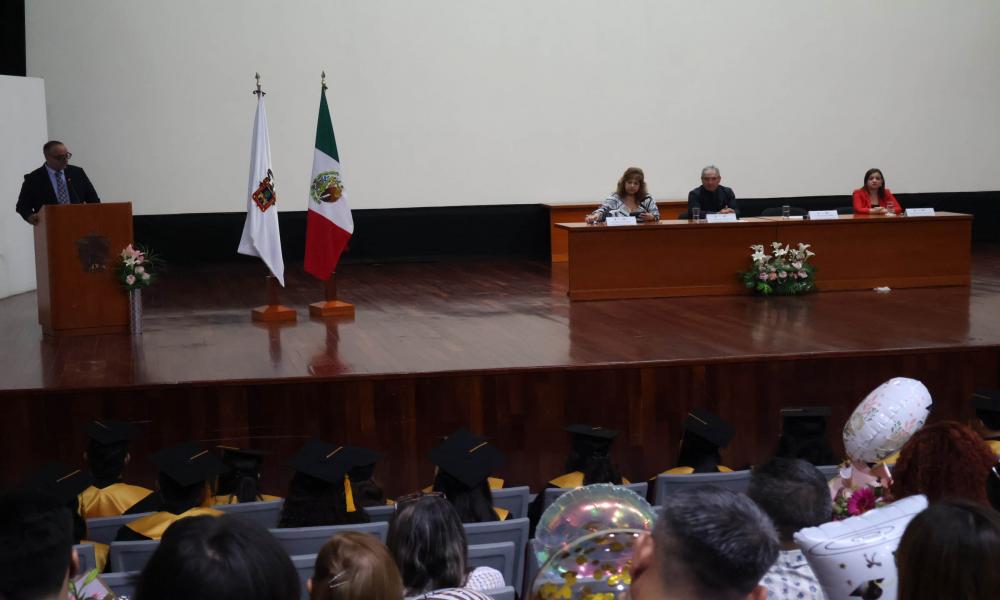 Egresaron 49 estudiantes de la XLI Generación de la Lic. en Arquitectura “Dr. Jorge Ignacio Chavoya Gama”