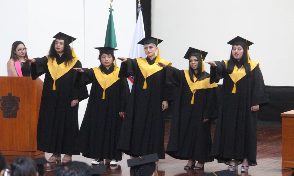 Concluye sus estudios 29 egresados de XIV Generación de la Lic. Cultura Física y Deportes