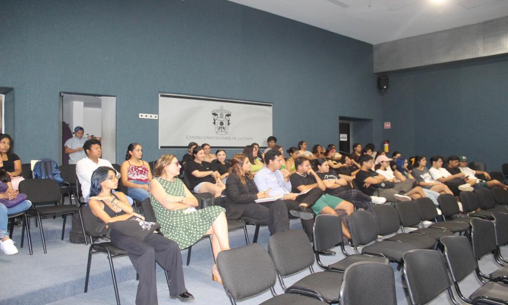 Capacitan a estudiantes del CUCosta en primeros auxilios psicológicos