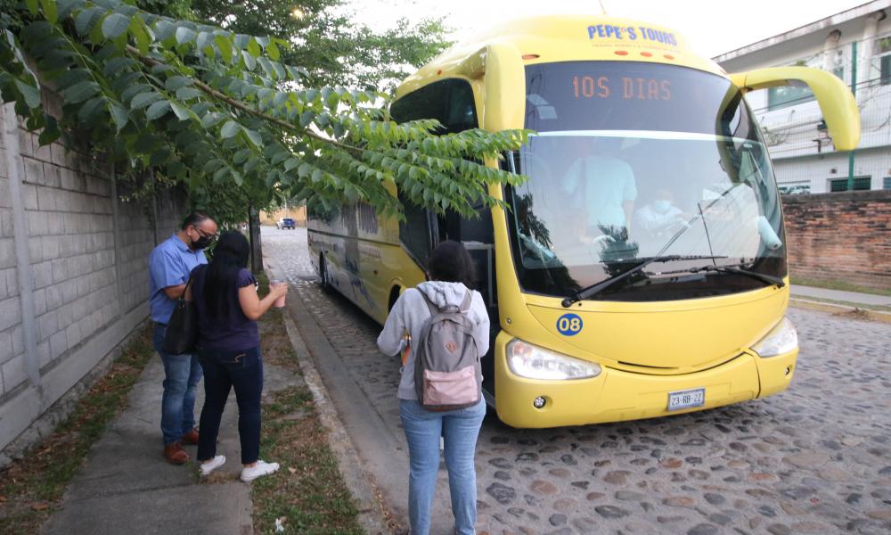 Acuden 42 alumnos del CUCosta a completar su esquema de vacunación