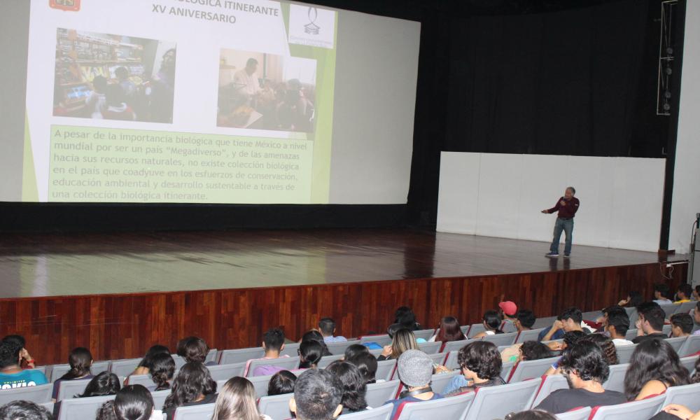 Celebran en CUCosta 15 años de mostrar la Colección Biológica Itinerante
