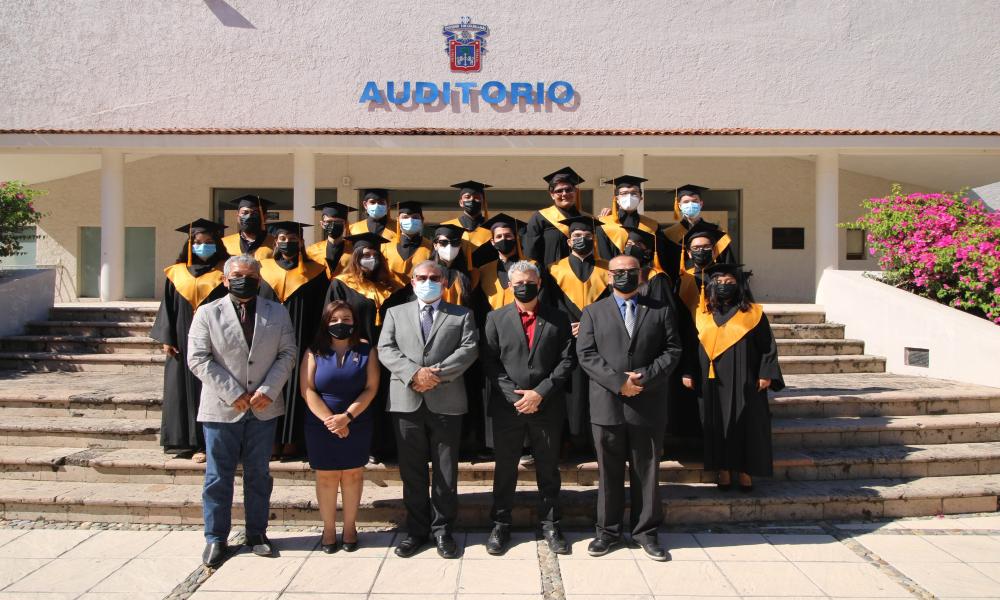 Se gradúan 1,111 estudiantes de tres calendarios escolares en CUCosta