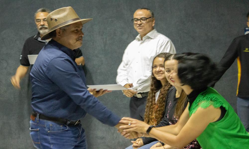 Reciben reconocimientos deportistas universitarios que participaron en el Campeonato Intercentros 2022