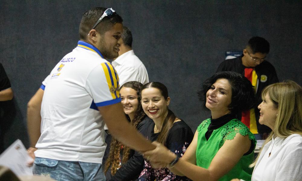 Reciben reconocimientos deportistas universitarios que participaron en el Campeonato Intercentros 2022