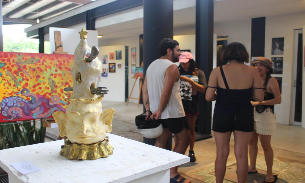 Exitosa jornada en “Sinergia” con obras artísticas del talento universitario y artistas invitados