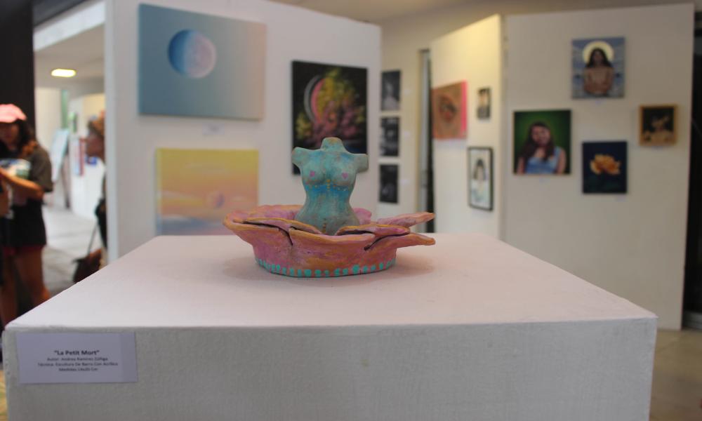 Exitosa jornada en “Sinergia” con obras artísticas del talento universitario y artistas invitados