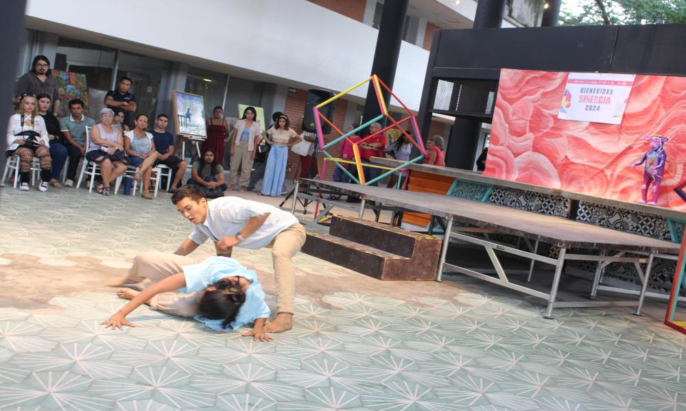 Exitosa jornada en “Sinergia” con obras artísticas del talento universitario y artistas invitados