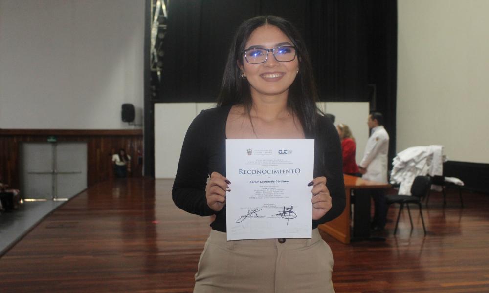 Se realiza imposición de batas a médicas y médicos internos de pregrado