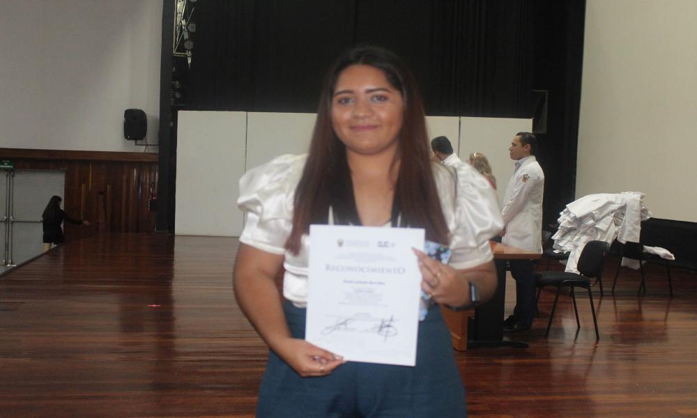 Se realiza imposición de batas a médicas y médicos internos de pregrado